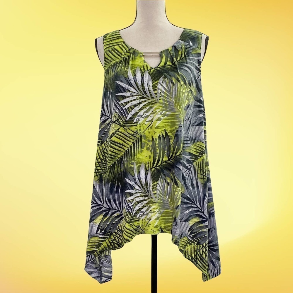 ABSOLUTELY Famous Palm Tree Sharkbite Blouse - Picture 10 of 11